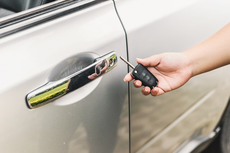 Need Car Key Replacement? Why Should You Hire Professional?